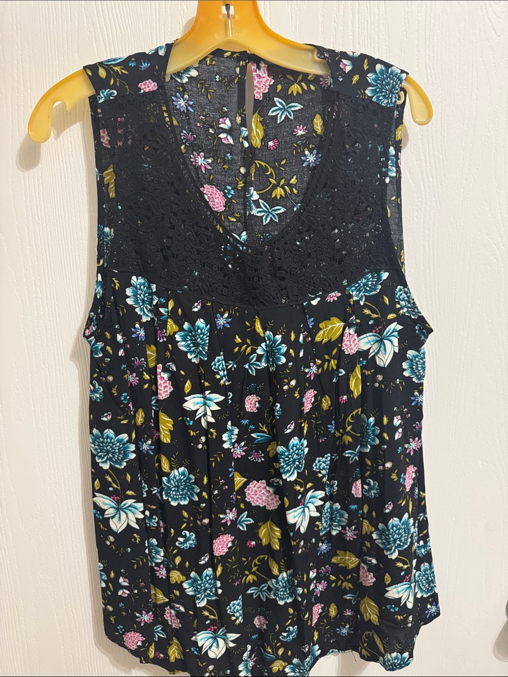 Hazel Black Floral Sleeveless Crocheted Trim Neckline Women’s XL Flowy Shirt Top - Picture 2 of 10
